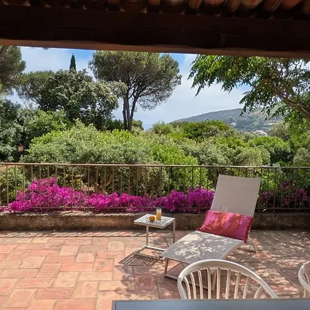فيلة Avec Piscine Et Vue A Ramatuelle, L'escalet راماتويل