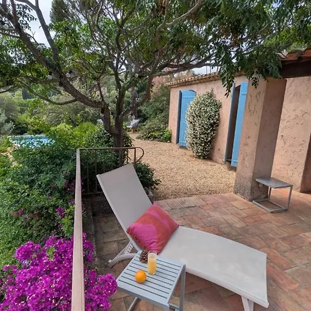 Avec Piscine Et Vue A Ramatuelle, L'escalet فيلة