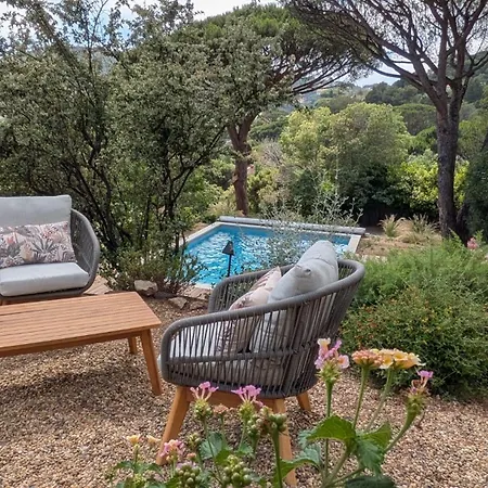 Avec Piscine Et Vue A Ramatuelle, L'escalet *