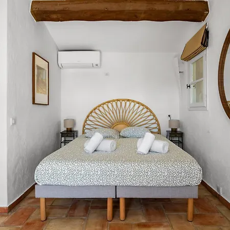 Avec Piscine Et Vue A Ramatuelle, L'escalet فيلة
